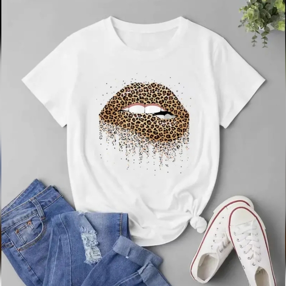 NEW LIPS Graphic T-Shirts - Picture 3 of 3